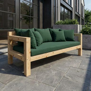 DIY Outdoor Lounge Sofa SEMPIONE mit grünen Polstern.