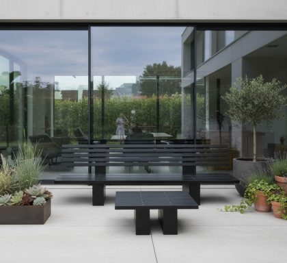 Die DIY-outdoor-lounge KYOTO mit reduziertem Design und klaren Linien.